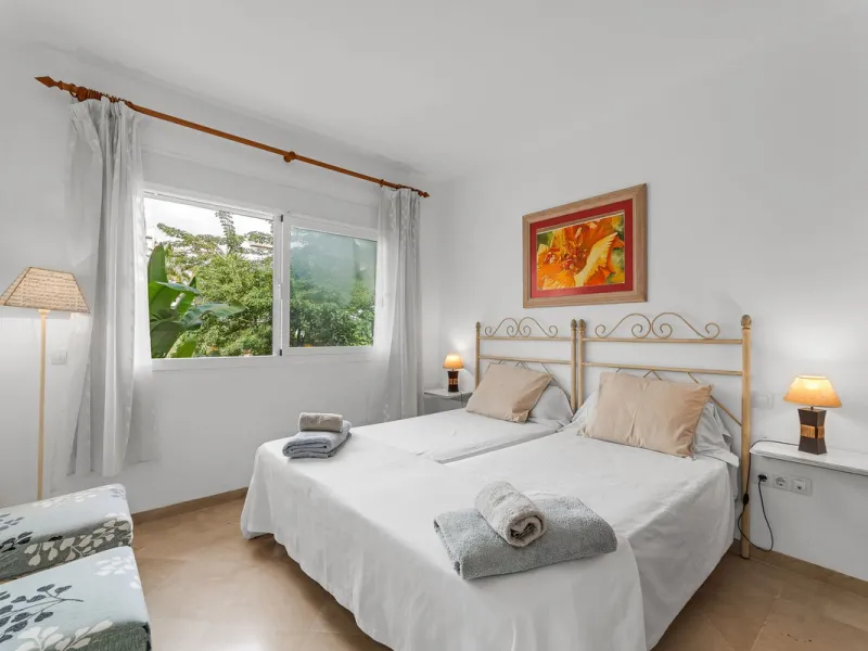 Apartment - Middle Floor Apartment в продаже в Estepona, Málaga. В доме 2 спален и 2 ванных комнат. Площадь дома 85 м²