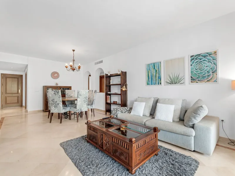 Apartment - Middle Floor Apartment в продаже в Estepona, Málaga. В доме 2 спален и 2 ванных комнат. Площадь дома 85 м²
