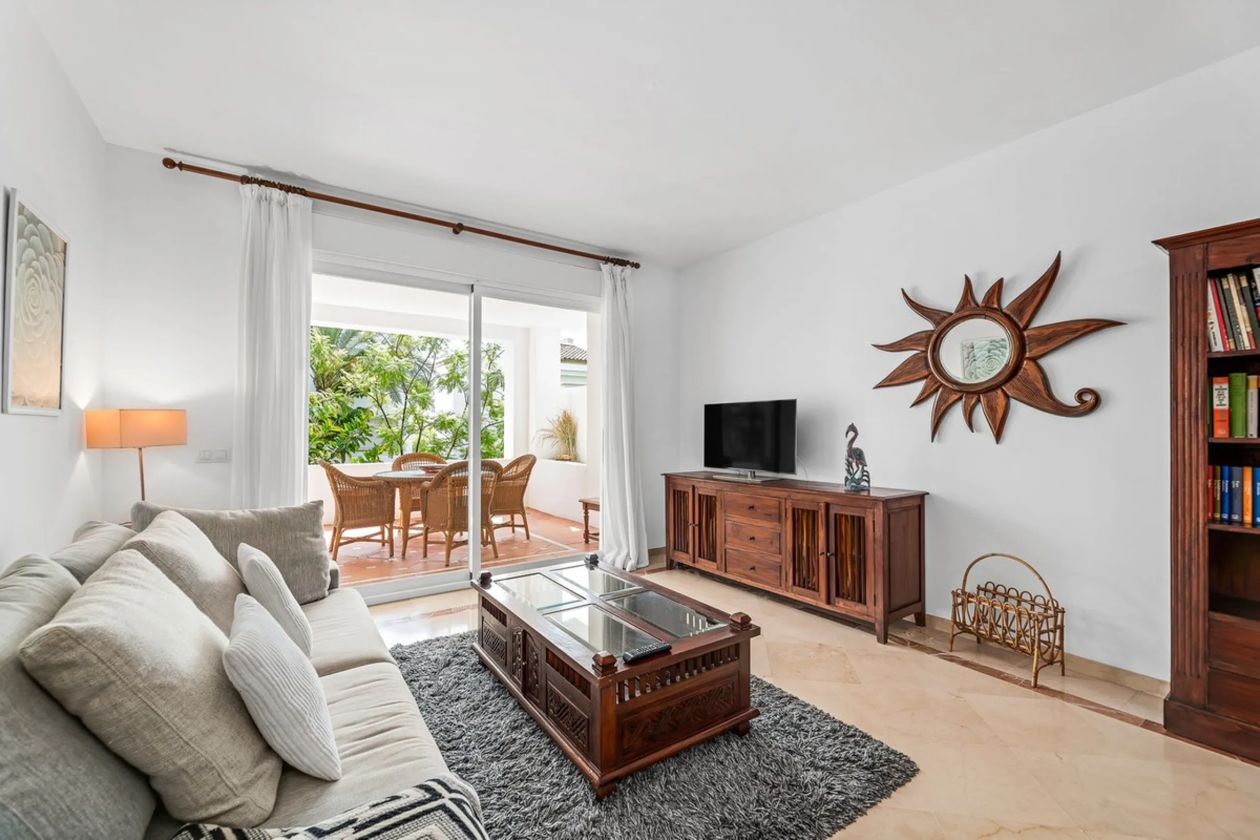 Apartment - Middle Floor Apartment в продаже в Estepona, Málaga. В доме 2 спален и 2 ванных комнат. Площадь дома 85 м²