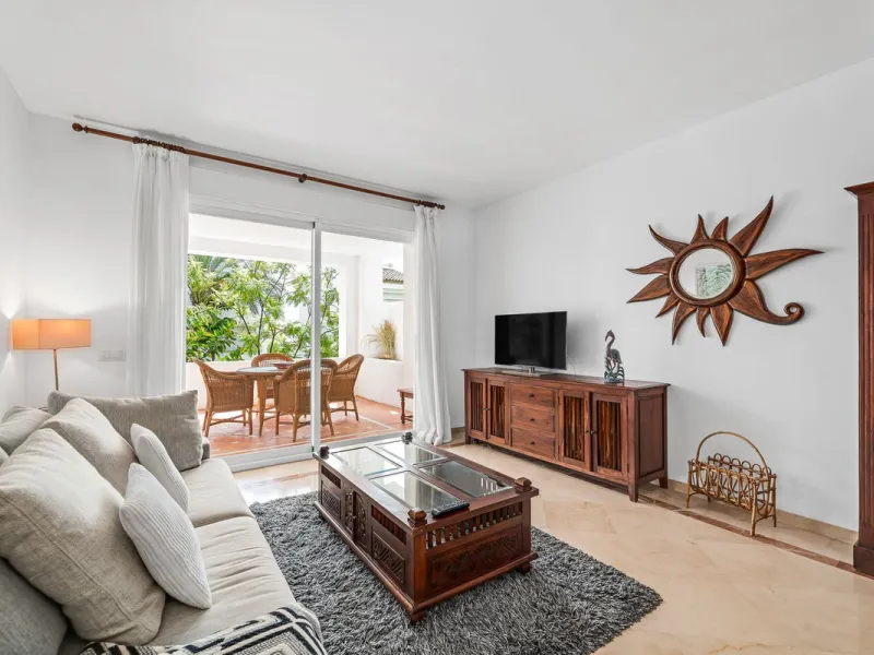 Apartment - Middle Floor Apartment в продаже в Estepona, Málaga. В доме 2 спален и 2 ванных комнат. Площадь дома 85 м²
