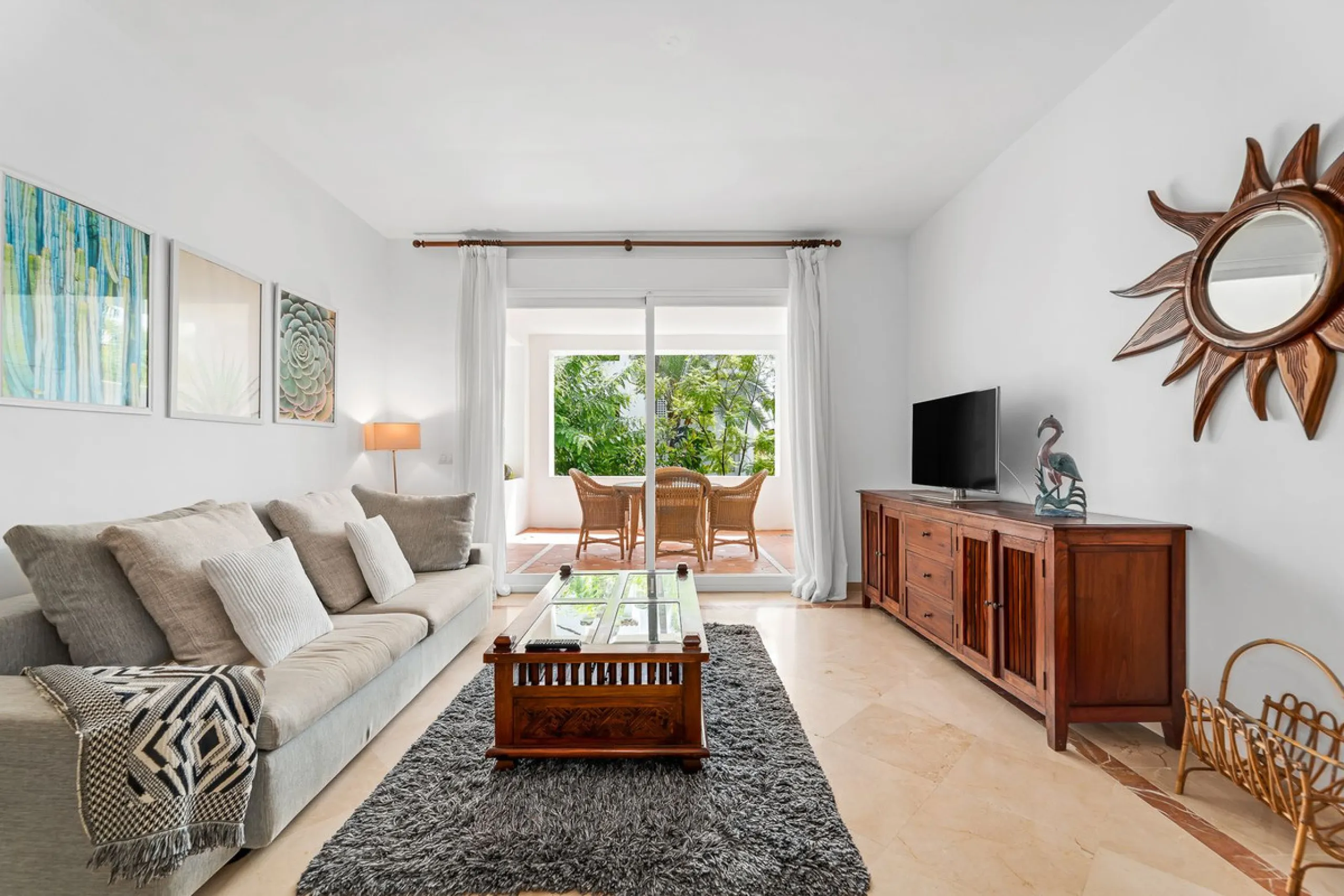 Apartment - Middle Floor Apartment в продаже в Estepona, Málaga. В доме 2 спален и 2 ванных комнат. Площадь дома 85 м²