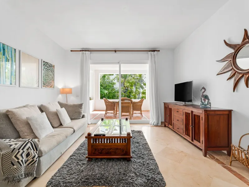 Apartment - Middle Floor Apartment в продаже в Estepona, Málaga. В доме 2 спален и 2 ванных комнат. Площадь дома 85 м²