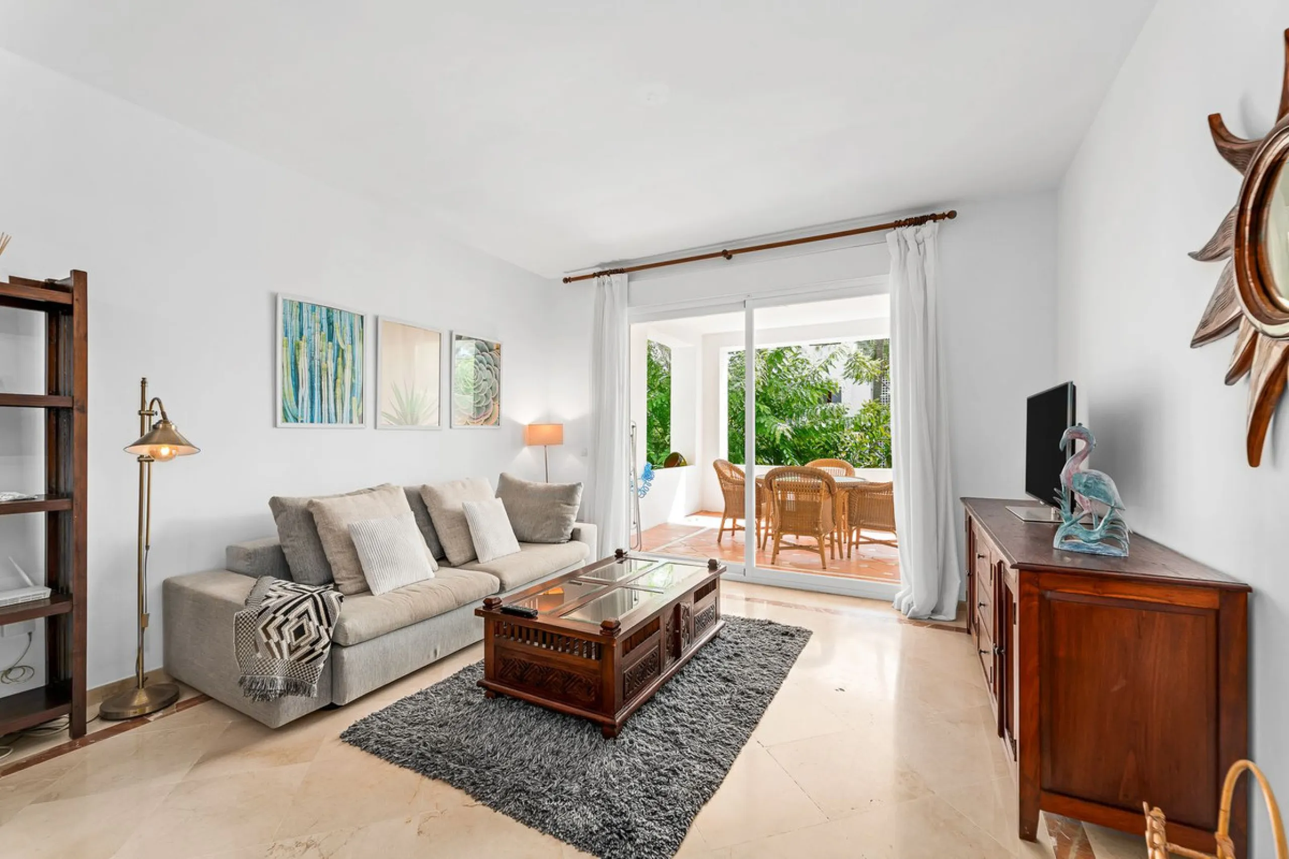 Apartment - Middle Floor Apartment в продаже в Estepona, Málaga. В доме 2 спален и 2 ванных комнат. Площадь дома 85 м²