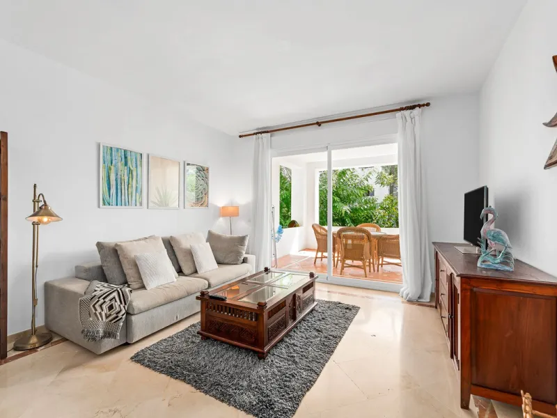 Apartment - Middle Floor Apartment в продаже в Estepona, Málaga. В доме 2 спален и 2 ванных комнат. Площадь дома 85 м²