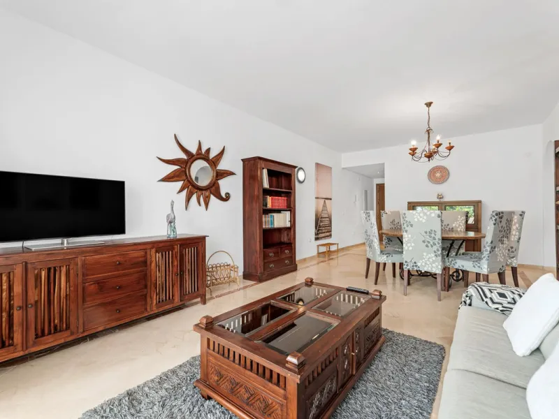 Apartment - Middle Floor Apartment в продаже в Estepona, Málaga. В доме 2 спален и 2 ванных комнат. Площадь дома 85 м²