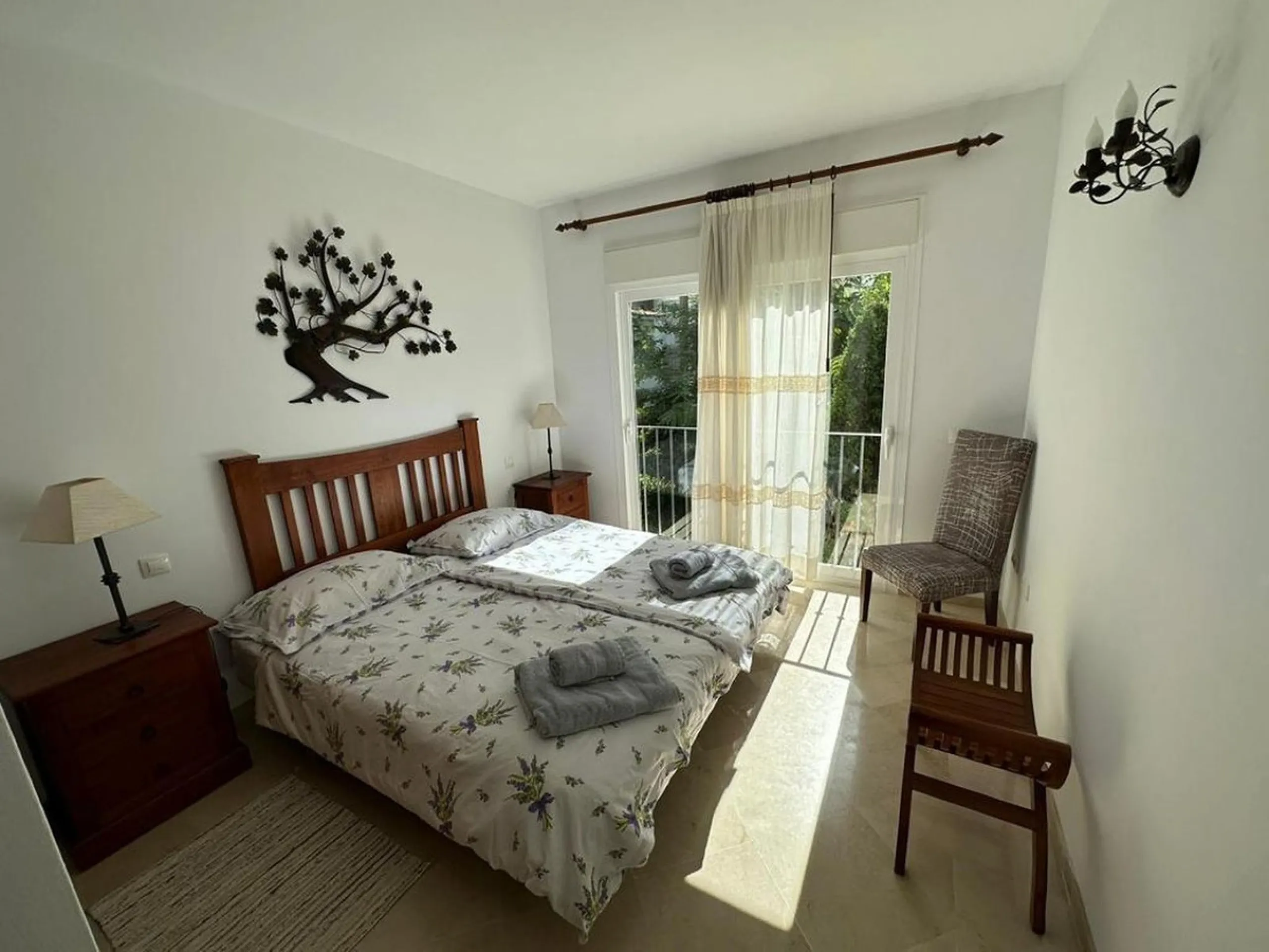 Apartment - Middle Floor Apartment в продаже в Estepona, Málaga. В доме 2 спален и 2 ванных комнат. Площадь дома 85 м²