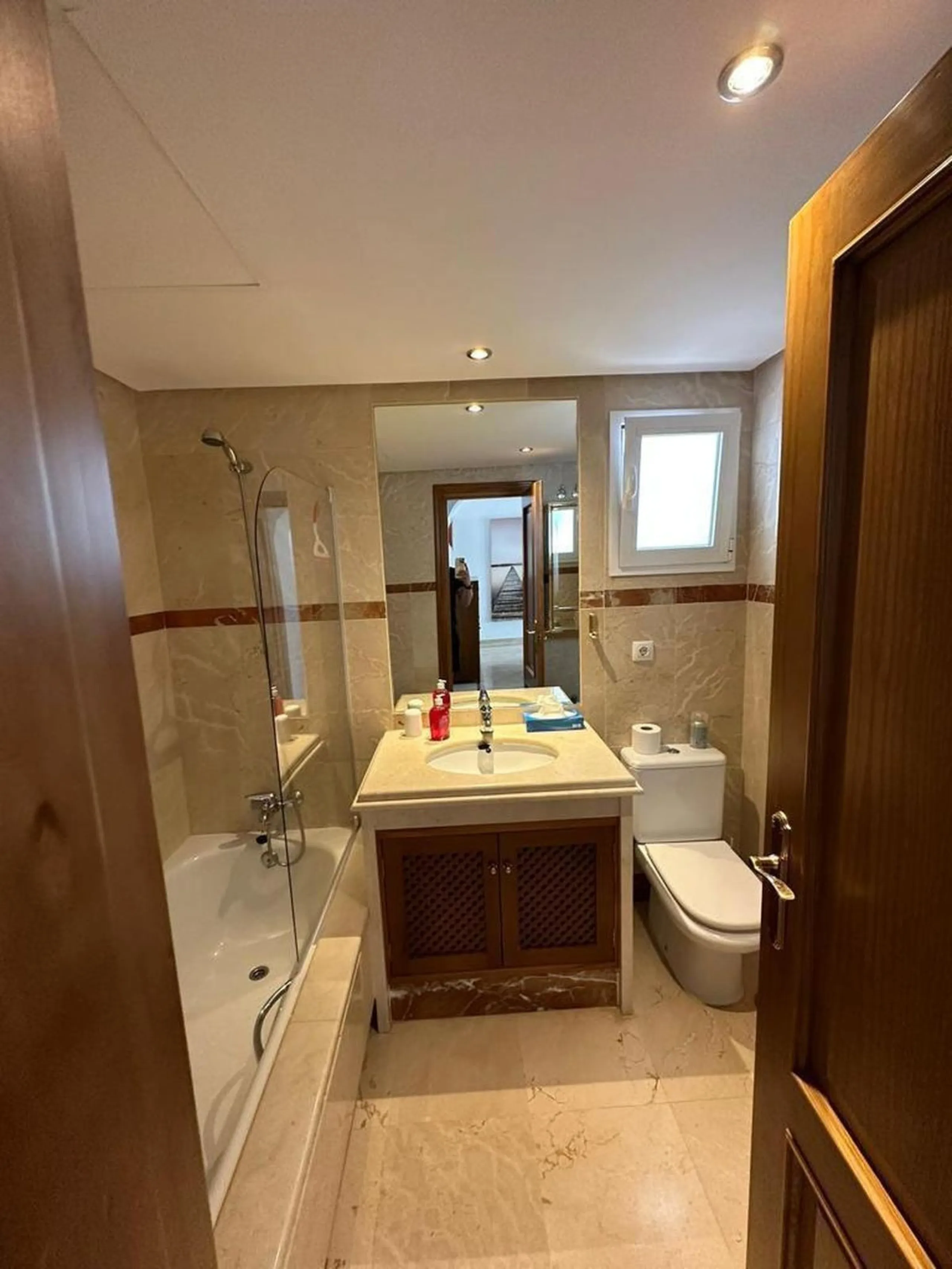 Apartment - Middle Floor Apartment в продаже в Estepona, Málaga. В доме 2 спален и 2 ванных комнат. Площадь дома 85 м²