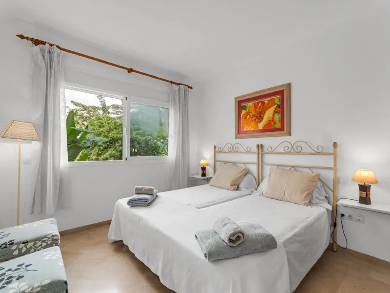 Apartment - Middle Floor Apartment в продаже в Estepona, Málaga. В доме 2 спален и 2 ванных комнат. Площадь дома 85 м²