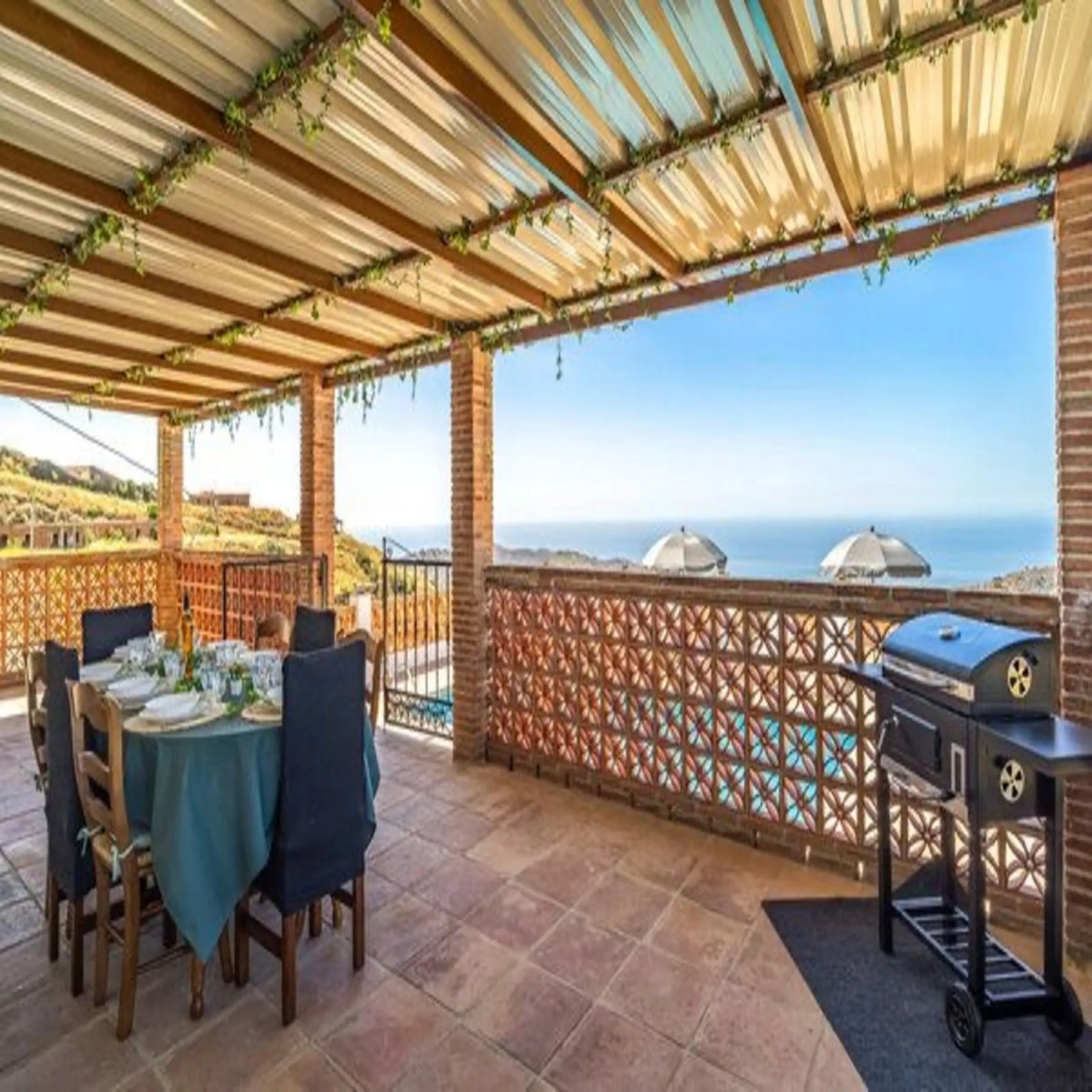 House - Finca - Cortijo в продаже в Torrox, Málaga. В доме 3 спален и 2 ванных комнат. Площадь дома 120 м². Площадь участка 400 м²