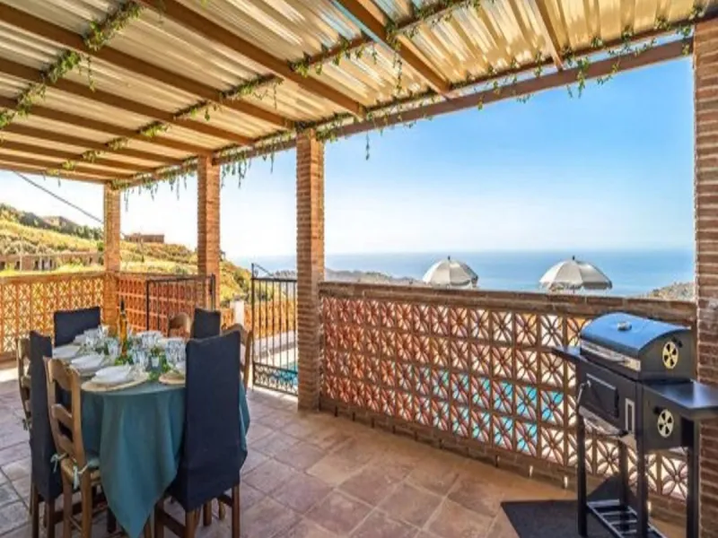 House - Finca - Cortijo в продаже в Torrox, Málaga. В доме 3 спален и 2 ванных комнат. Площадь дома 120 м². Площадь участка 400 м²