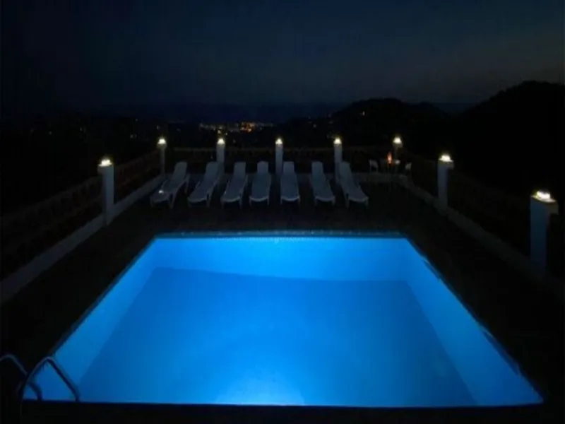 House - Finca - Cortijo в продаже в Torrox, Málaga. В доме 3 спален и 2 ванных комнат. Площадь дома 120 м². Площадь участка 400 м²