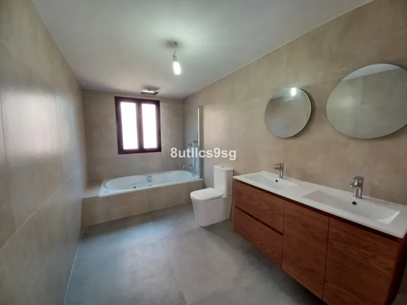 Apartment - Penthouse Duplex в продаже в Benahavís, Málaga. В доме 3 спален и 2 ванных комнат. Площадь дома 189 м²