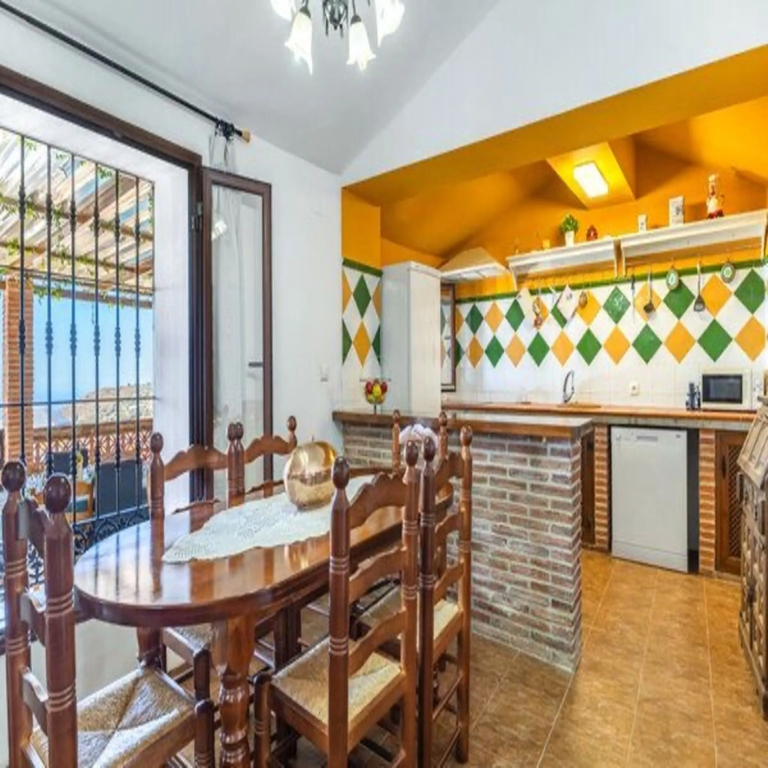 House - Finca - Cortijo в продаже в Torrox, Málaga. В доме 3 спален и 2 ванных комнат. Площадь дома 120 м². Площадь участка 400 м²