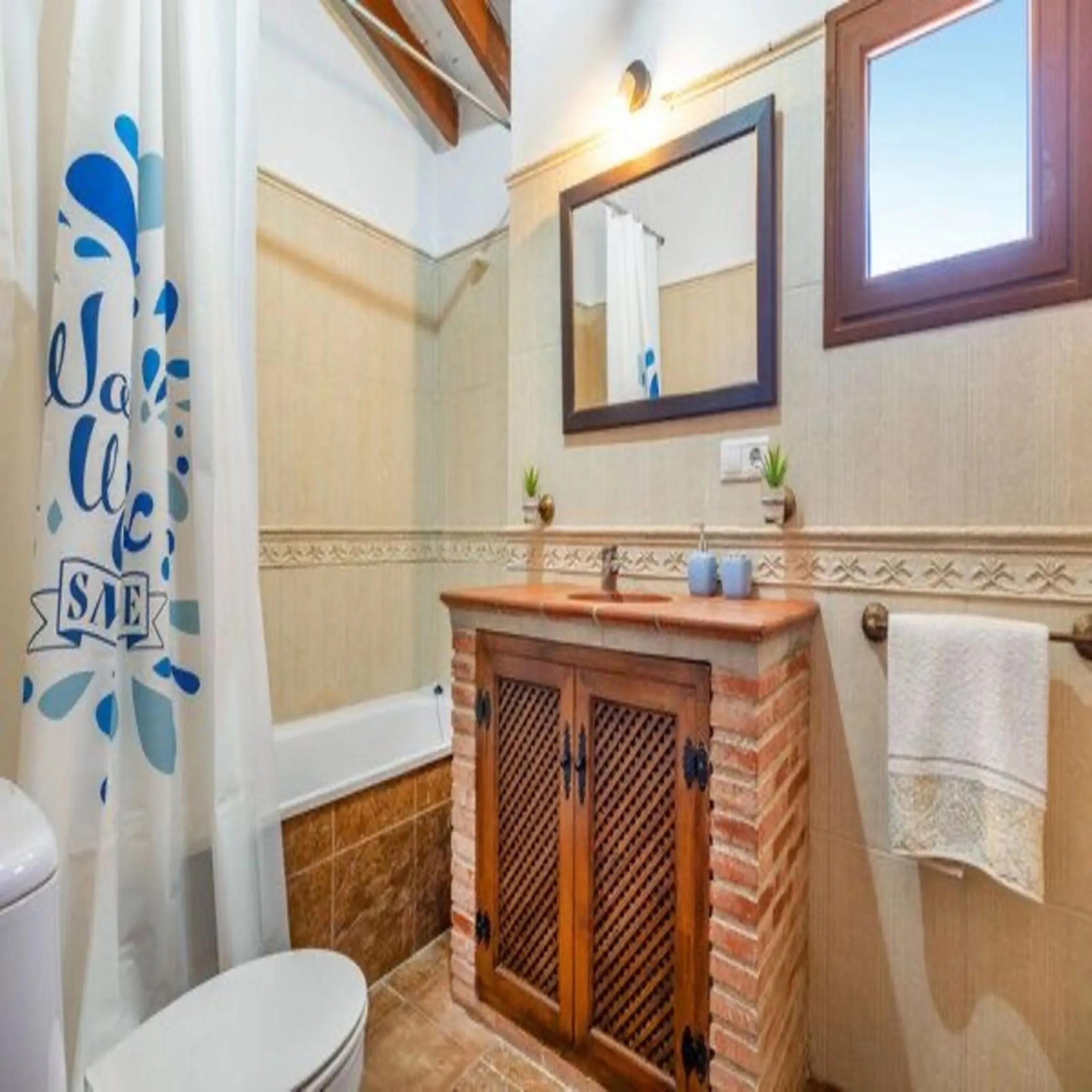 House - Finca - Cortijo в продаже в Torrox, Málaga. В доме 3 спален и 2 ванных комнат. Площадь дома 120 м². Площадь участка 400 м²