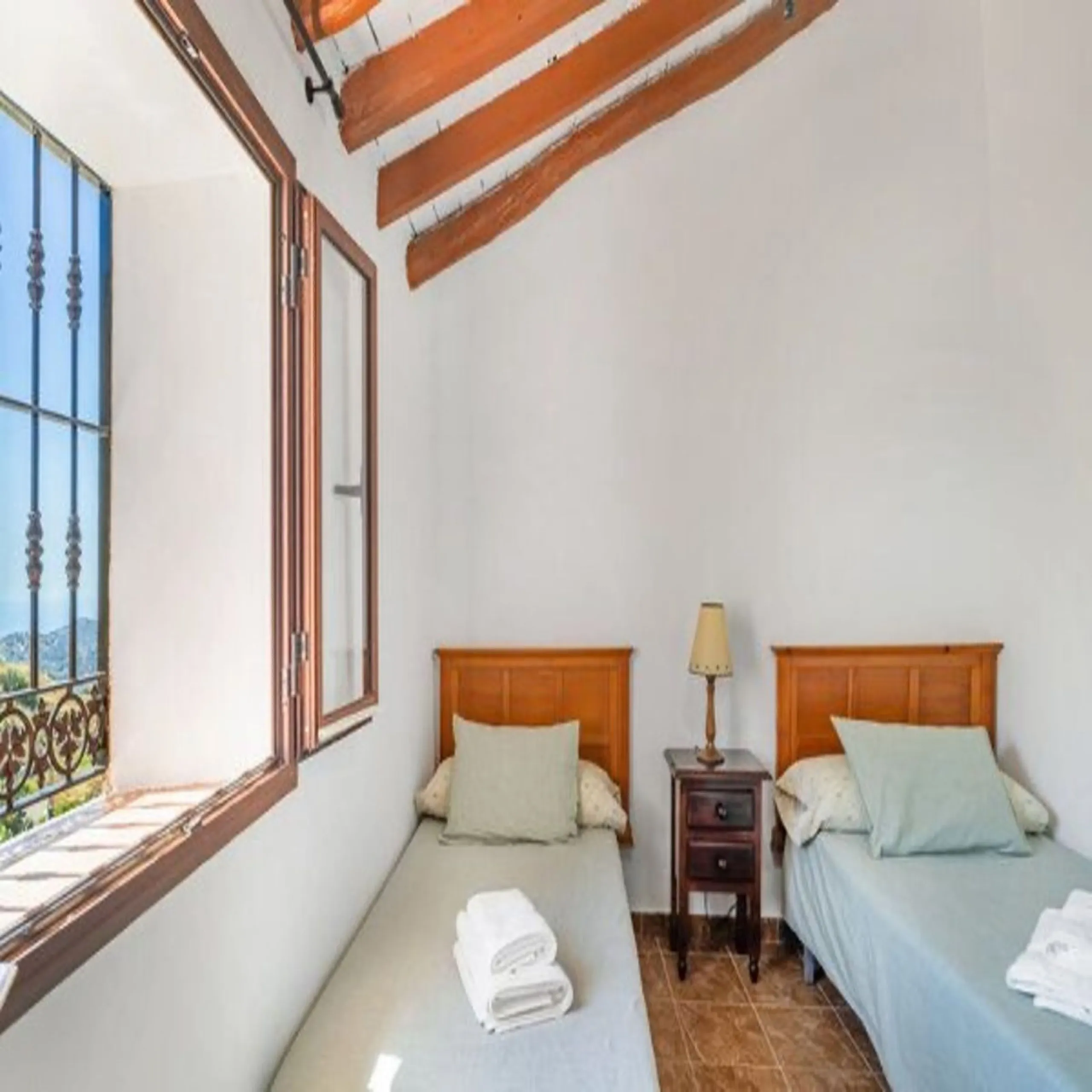 House - Finca - Cortijo в продаже в Torrox, Málaga. В доме 3 спален и 2 ванных комнат. Площадь дома 120 м². Площадь участка 400 м²