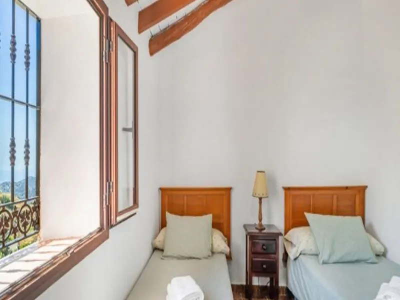 House - Finca - Cortijo в продаже в Torrox, Málaga. В доме 3 спален и 2 ванных комнат. Площадь дома 120 м². Площадь участка 400 м²