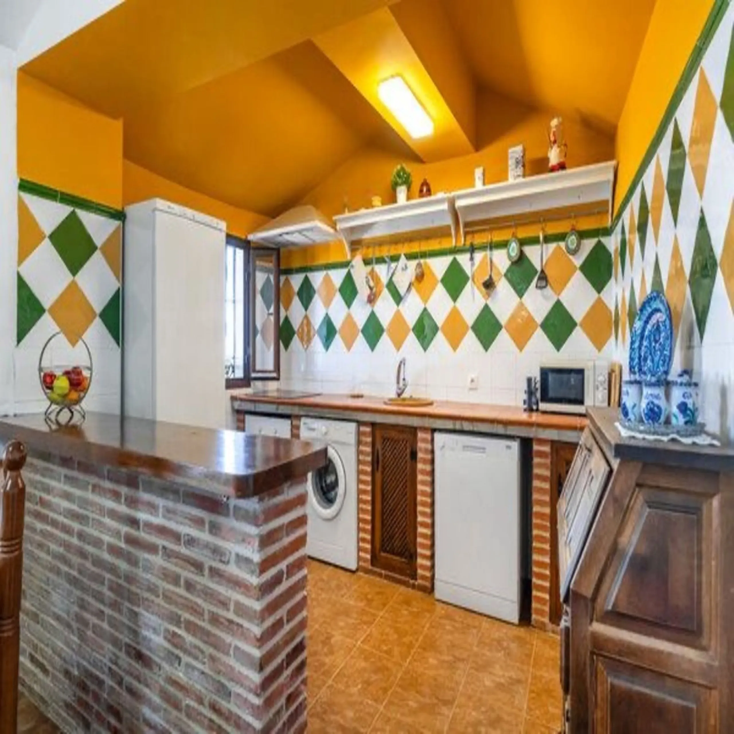 House - Finca - Cortijo в продаже в Torrox, Málaga. В доме 3 спален и 2 ванных комнат. Площадь дома 120 м². Площадь участка 400 м²
