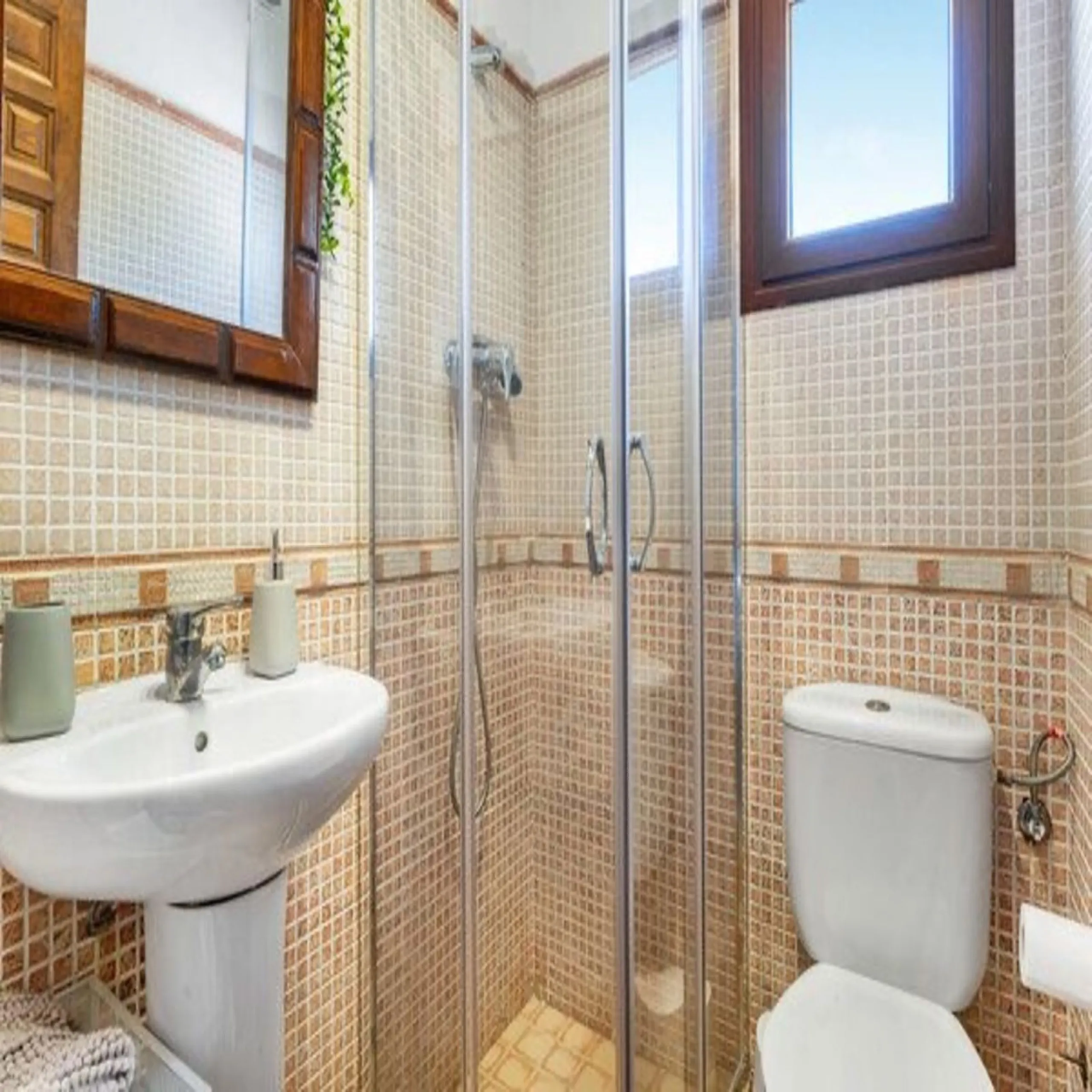 House - Finca - Cortijo в продаже в Torrox, Málaga. В доме 3 спален и 2 ванных комнат. Площадь дома 120 м². Площадь участка 400 м²