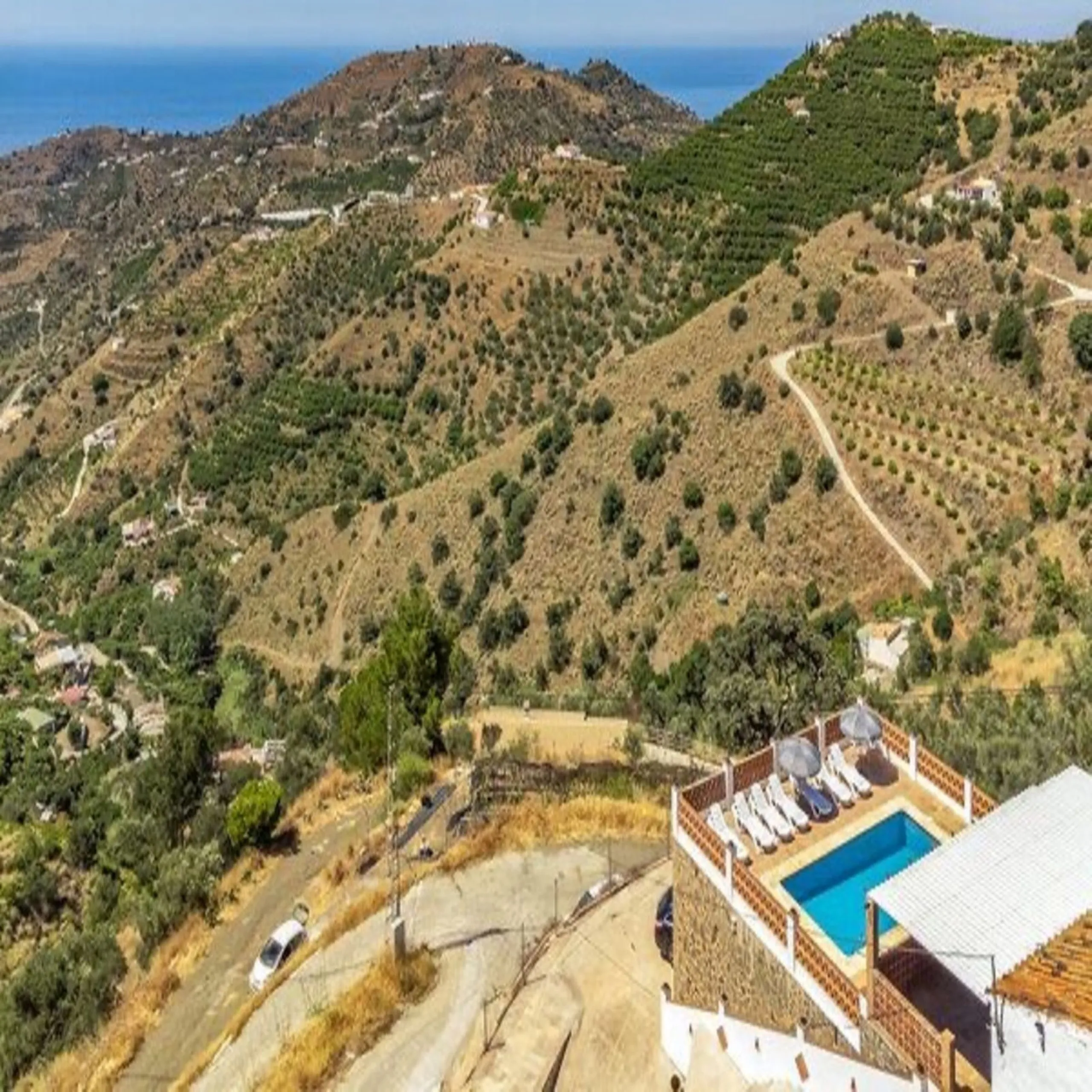 House - Finca - Cortijo в продаже в Torrox, Málaga. В доме 3 спален и 2 ванных комнат. Площадь дома 120 м². Площадь участка 400 м²