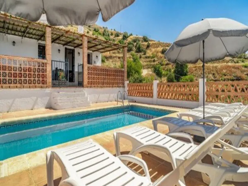 House - Finca - Cortijo в продаже в Torrox, Málaga. В доме 3 спален и 2 ванных комнат. Площадь дома 120 м². Площадь участка 400 м²