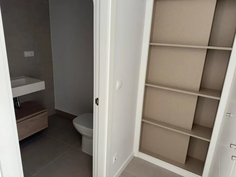 Apartment - Penthouse в продаже в Estepona, Málaga. В доме 2 спален и 2 ванных комнат. Площадь дома 131 м²