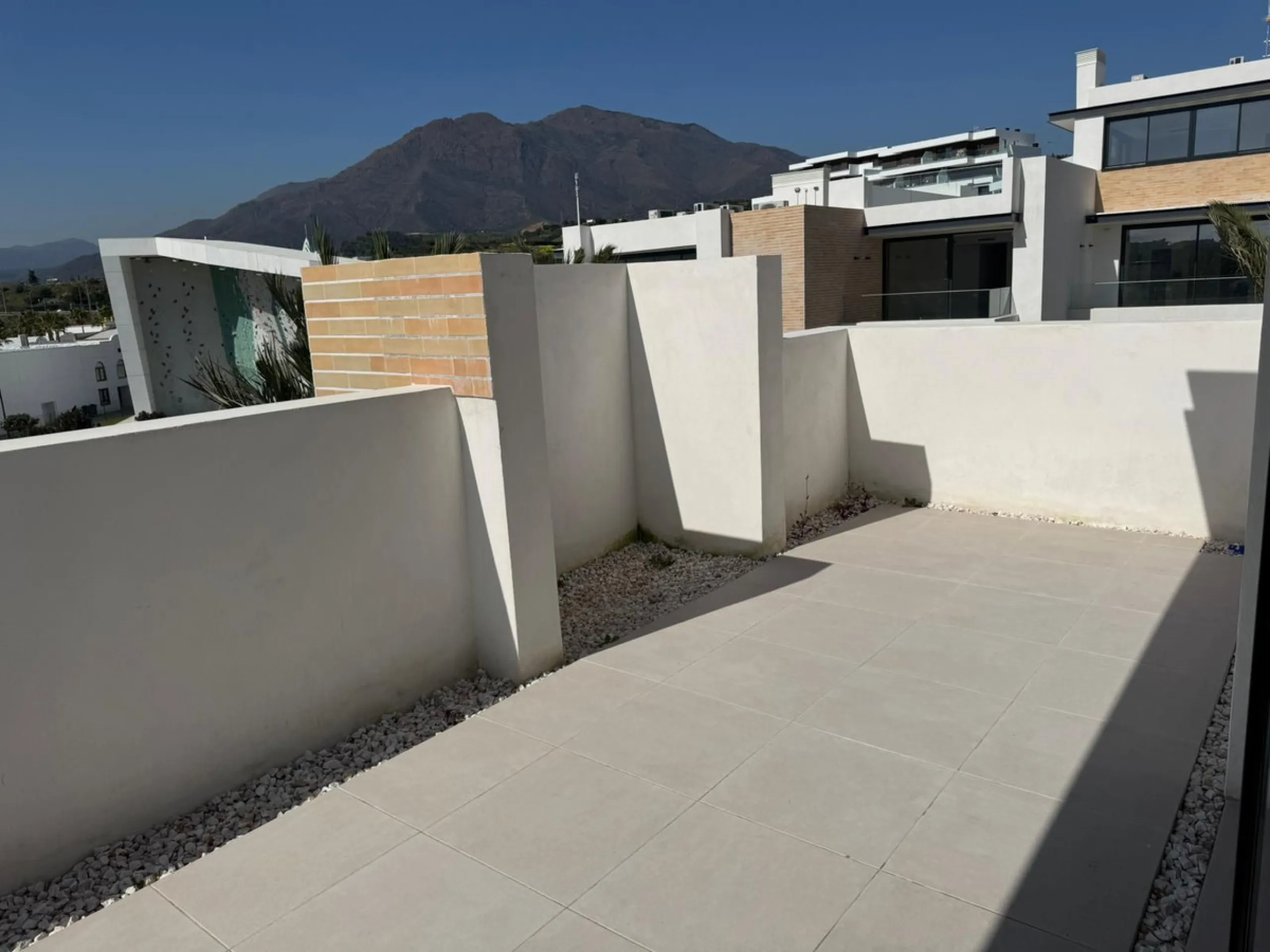 Apartment - Penthouse в продаже в Estepona, Málaga. В доме 2 спален и 2 ванных комнат. Площадь дома 131 м²