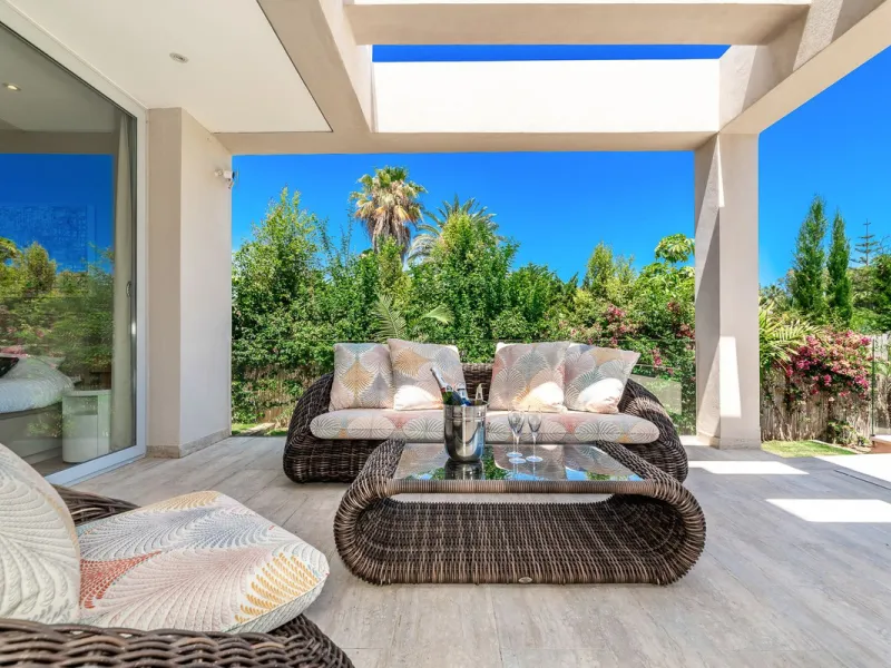House - Detached Villa в продаже в Marbella, Málaga. В доме 5 спален и 5 ванных комнат. Площадь дома 450 м². Площадь участка 610 м²