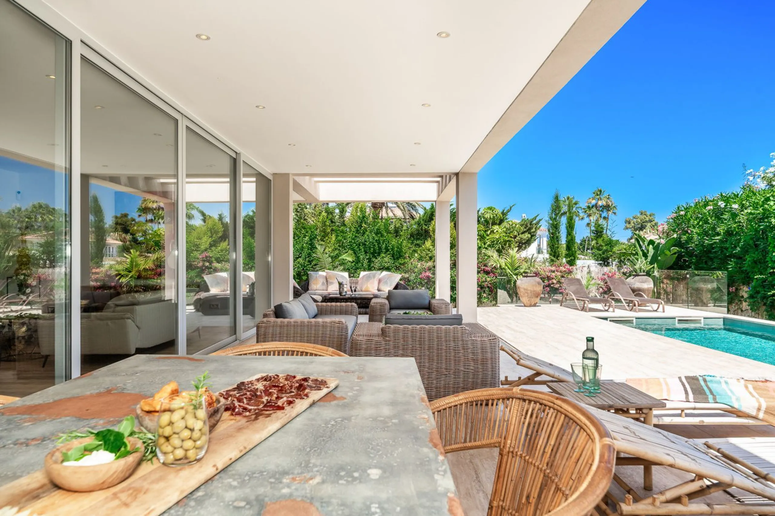House - Detached Villa в продаже в Marbella, Málaga. В доме 5 спален и 5 ванных комнат. Площадь дома 450 м². Площадь участка 610 м²