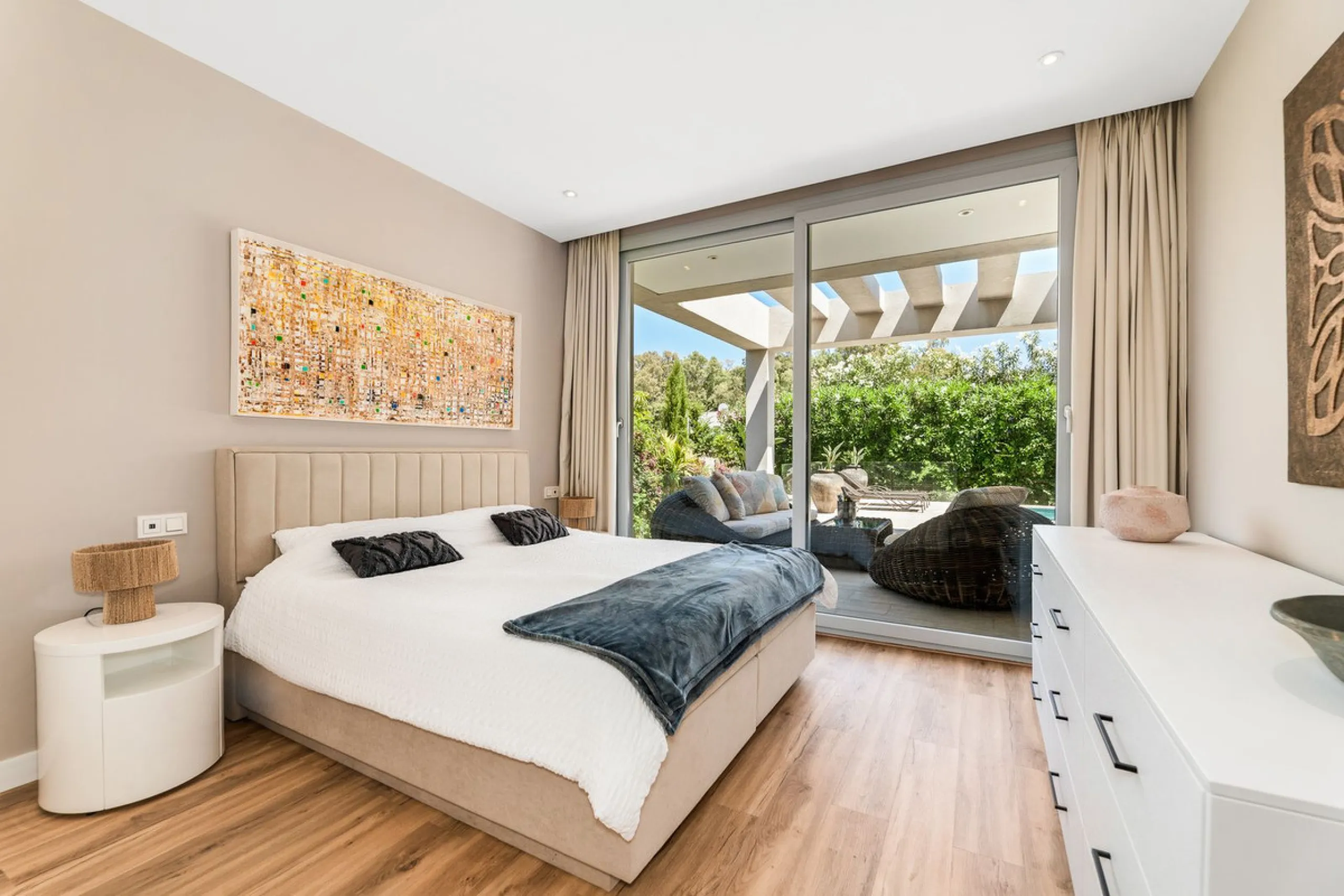 House - Detached Villa в продаже в Marbella, Málaga. В доме 5 спален и 5 ванных комнат. Площадь дома 450 м². Площадь участка 610 м²