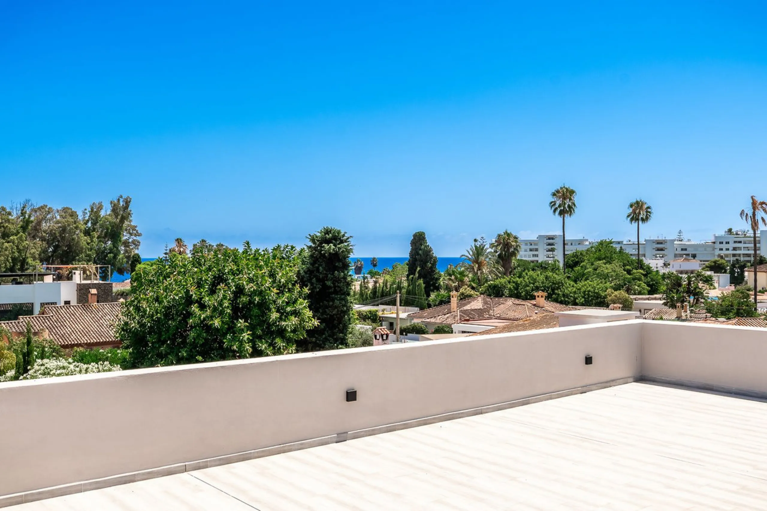 House - Detached Villa в продаже в Marbella, Málaga. В доме 5 спален и 5 ванных комнат. Площадь дома 450 м². Площадь участка 610 м²