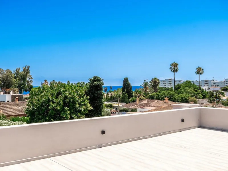 House - Detached Villa в продаже в Marbella, Málaga. В доме 5 спален и 5 ванных комнат. Площадь дома 450 м². Площадь участка 610 м²