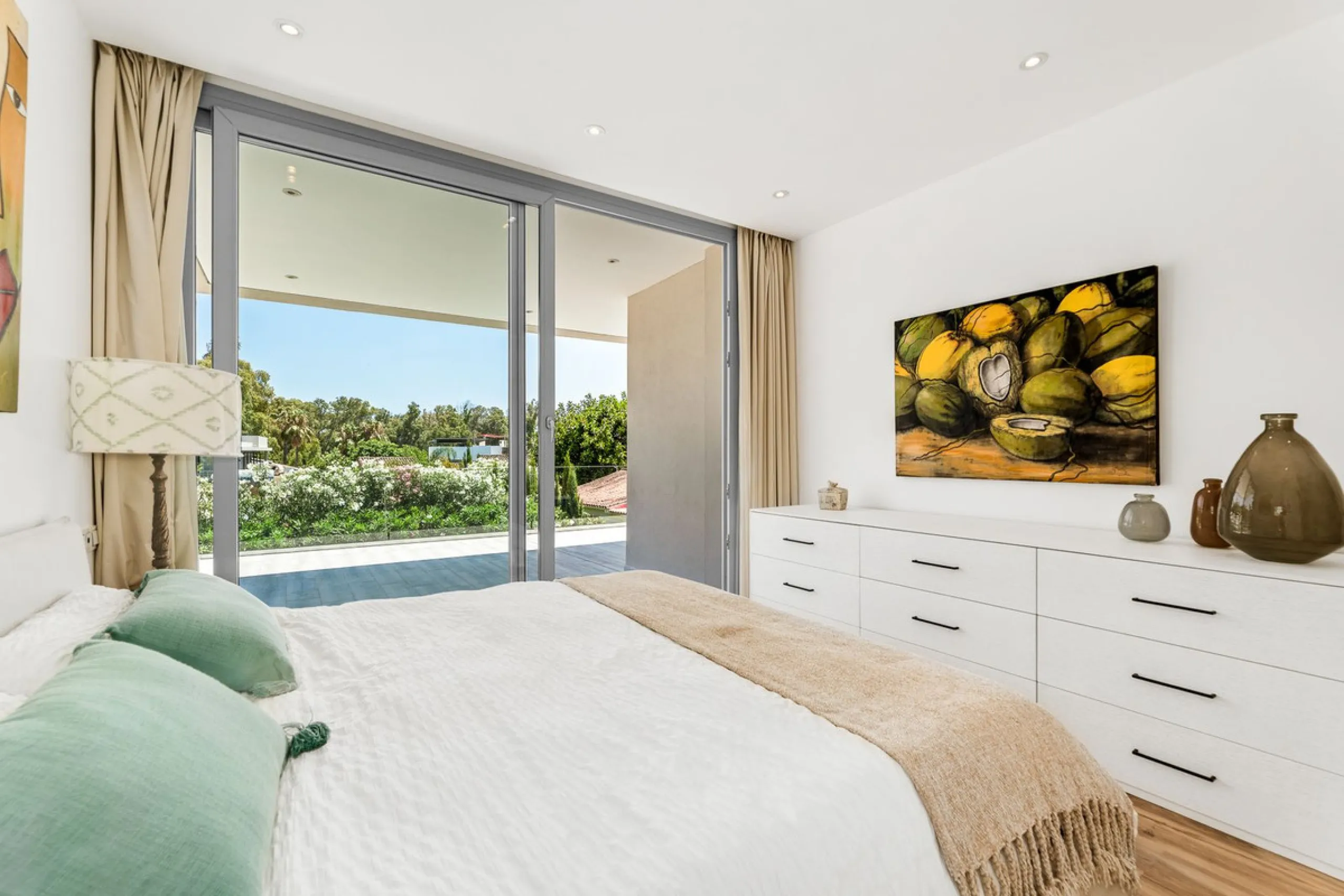 House - Detached Villa в продаже в Marbella, Málaga. В доме 5 спален и 5 ванных комнат. Площадь дома 450 м². Площадь участка 610 м²
