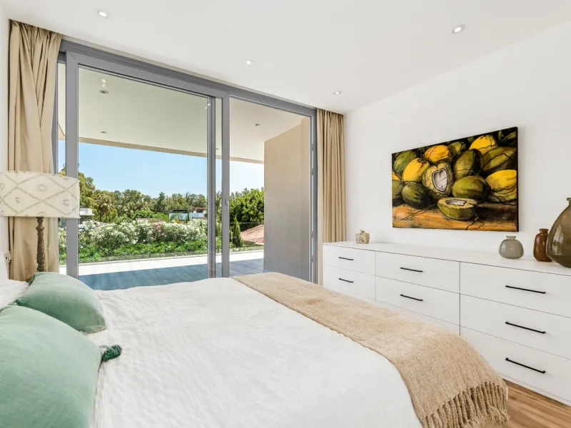 House - Detached Villa в продаже в Marbella, Málaga. В доме 5 спален и 5 ванных комнат. Площадь дома 450 м². Площадь участка 610 м²