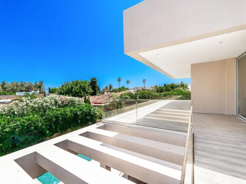 House - Detached Villa в продаже в Marbella, Málaga. В доме 5 спален и 5 ванных комнат. Площадь дома 450 м². Площадь участка 610 м²