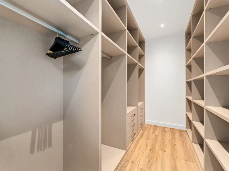 House - Detached Villa в продаже в Marbella, Málaga. В доме 5 спален и 5 ванных комнат. Площадь дома 450 м². Площадь участка 610 м²