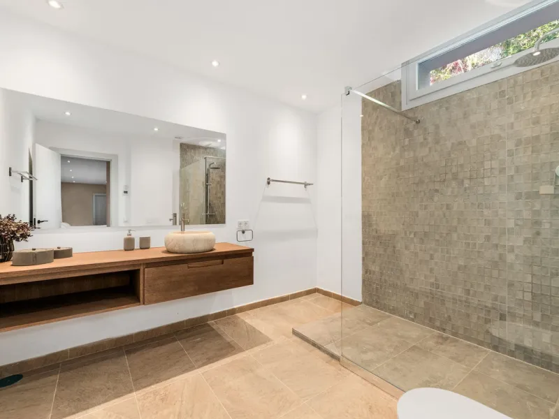 House - Detached Villa в продаже в Marbella, Málaga. В доме 5 спален и 5 ванных комнат. Площадь дома 450 м². Площадь участка 610 м²