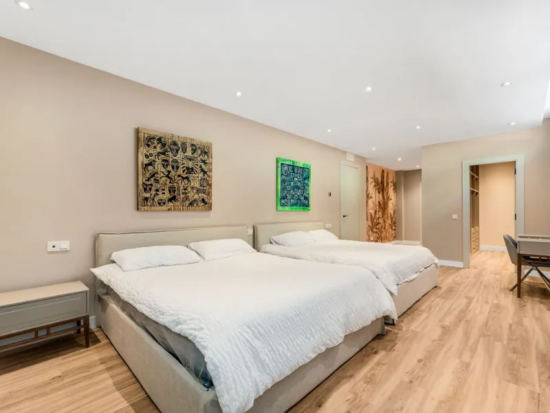 House - Detached Villa в продаже в Marbella, Málaga. В доме 5 спален и 5 ванных комнат. Площадь дома 450 м². Площадь участка 610 м²