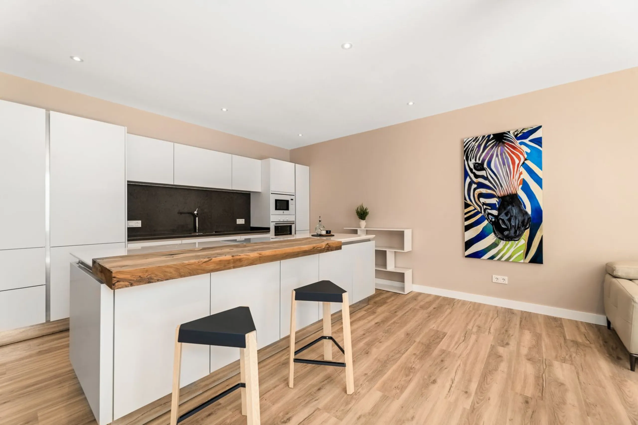House - Detached Villa в продаже в Marbella, Málaga. В доме 5 спален и 5 ванных комнат. Площадь дома 450 м². Площадь участка 610 м²