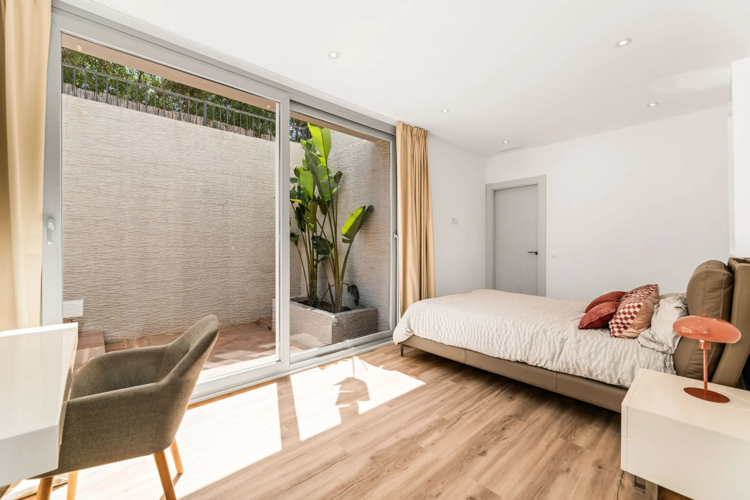 House - Detached Villa в продаже в Marbella, Málaga. В доме 5 спален и 5 ванных комнат. Площадь дома 450 м². Площадь участка 610 м²