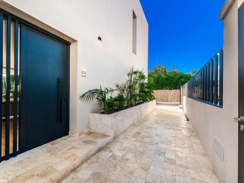House - Detached Villa в продаже в Marbella, Málaga. В доме 5 спален и 5 ванных комнат. Площадь дома 450 м². Площадь участка 610 м²