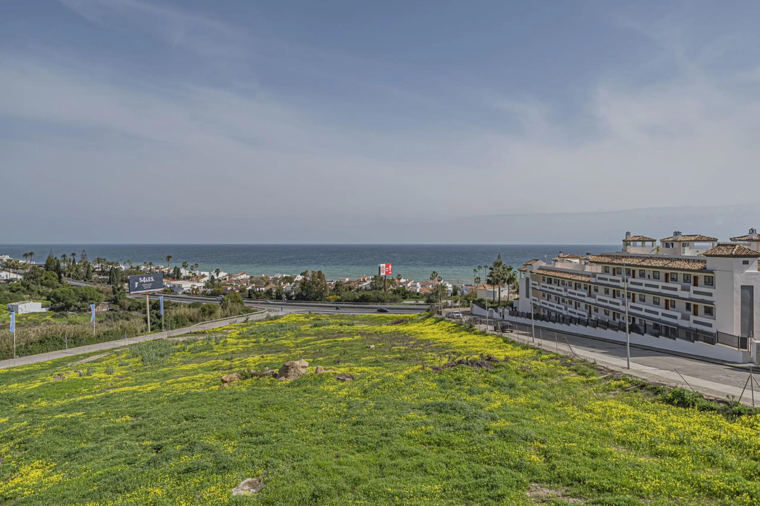 PENTHOUSE WITH SEA VIEWS, MINUTES FROM THE BEACH