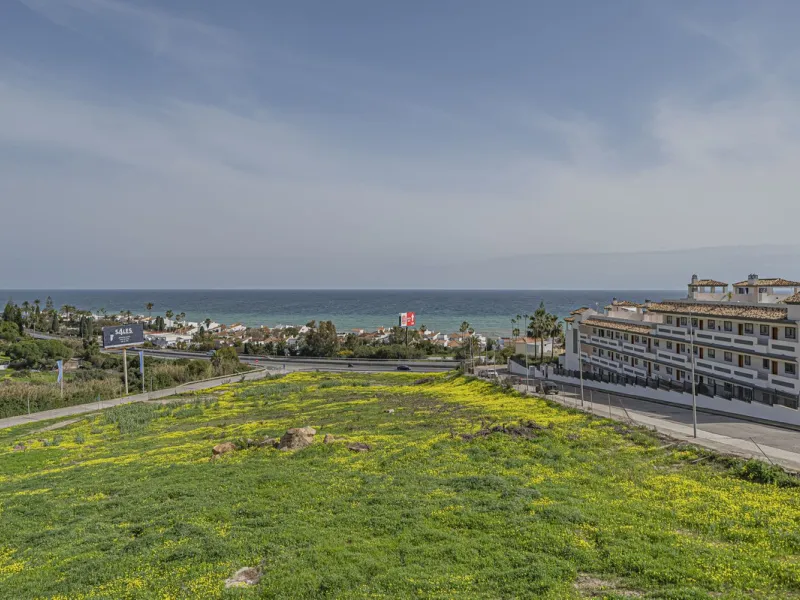 PENTHOUSE WITH SEA VIEWS, MINUTES FROM THE BEACH