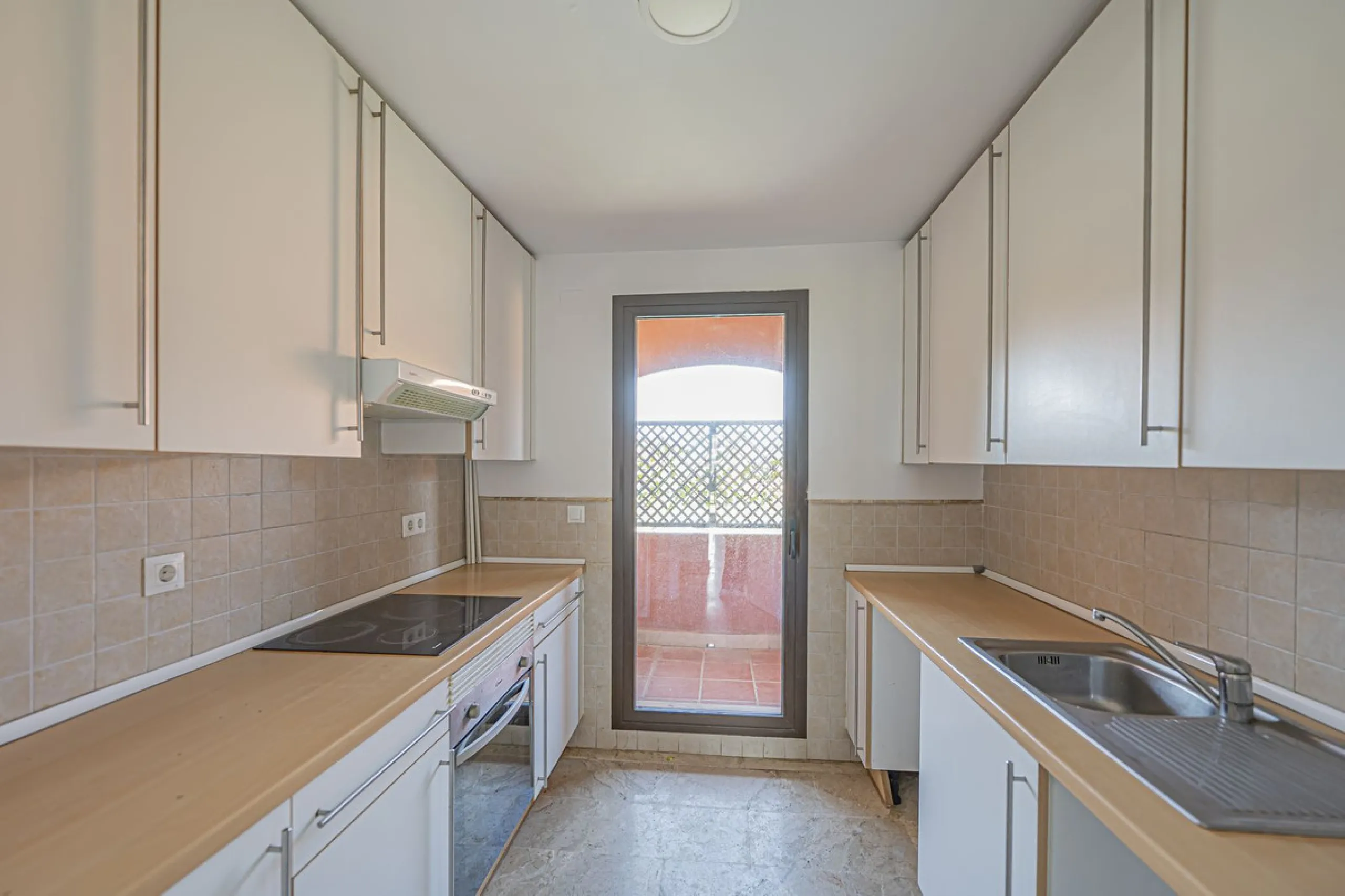 PENTHOUSE WITH SEA VIEWS, MINUTES FROM THE BEACH