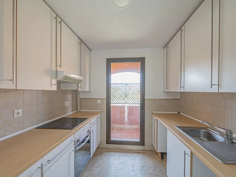 PENTHOUSE WITH SEA VIEWS, MINUTES FROM THE BEACH