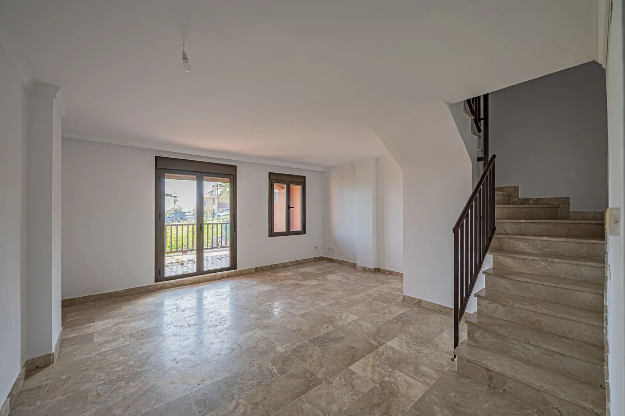 PENTHOUSE WITH SEA VIEWS, MINUTES FROM THE BEACH