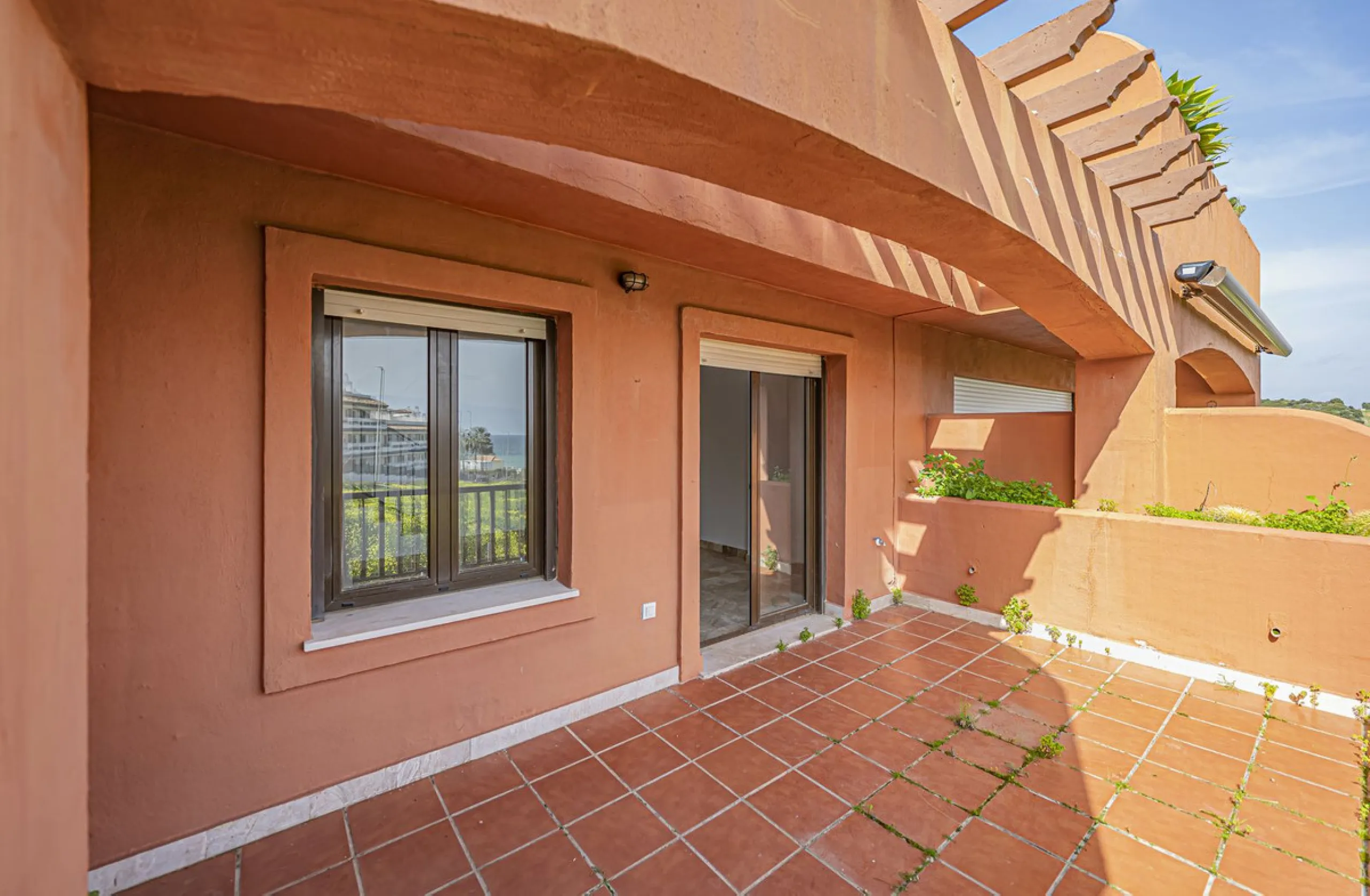 PENTHOUSE WITH SEA VIEWS, MINUTES FROM THE BEACH
