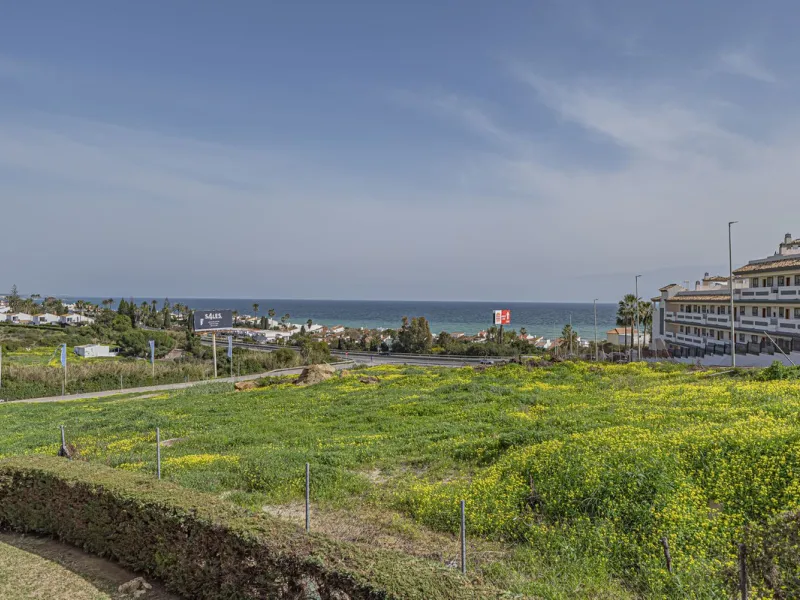PENTHOUSE WITH SEA VIEWS, MINUTES FROM THE BEACH