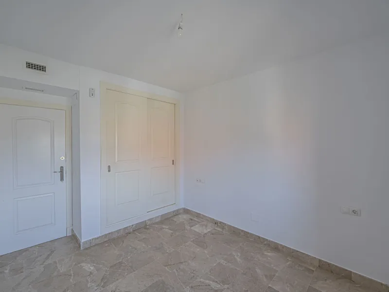 PENTHOUSE WITH SEA VIEWS, MINUTES FROM THE BEACH