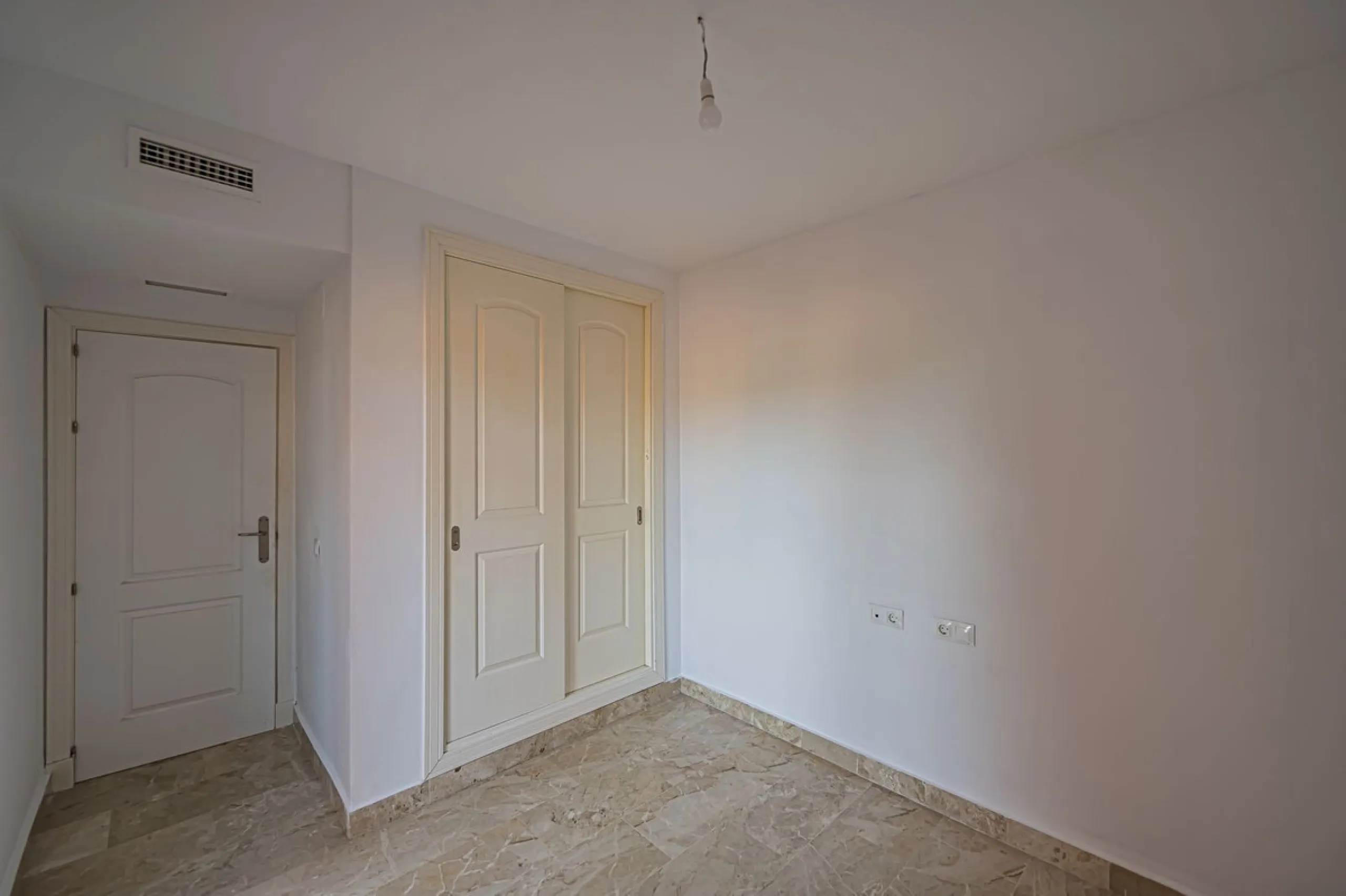 PENTHOUSE WITH SEA VIEWS, MINUTES FROM THE BEACH