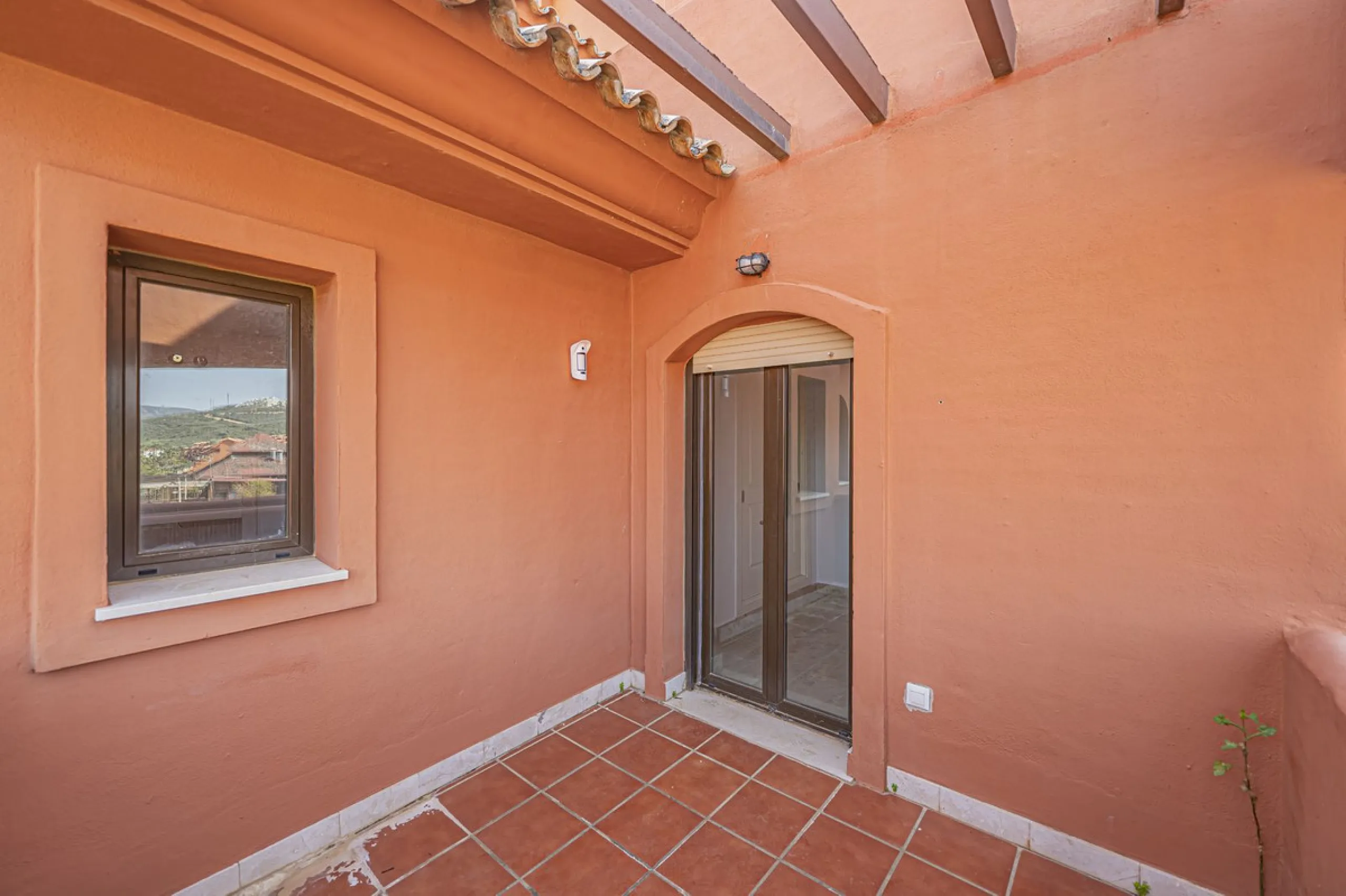 PENTHOUSE WITH SEA VIEWS, MINUTES FROM THE BEACH